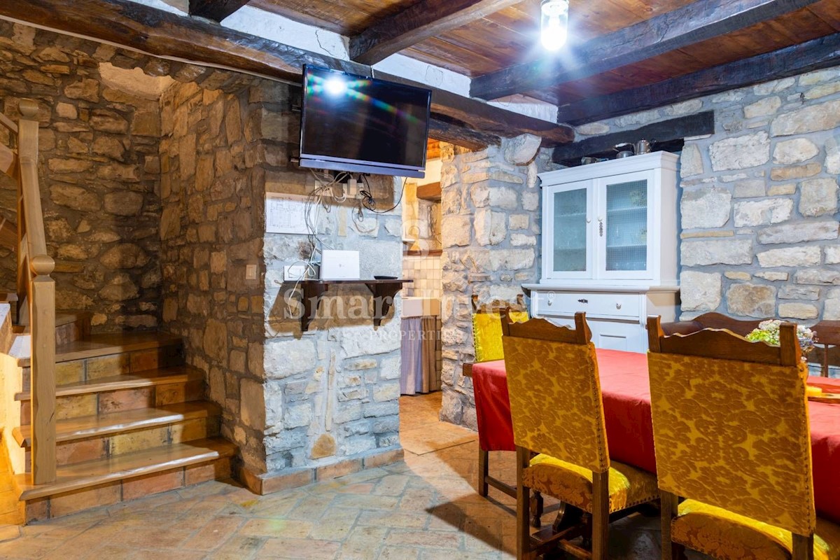 ISTRIA - GRAČIŠĆE, Three stone houses with a pool and parking in old town