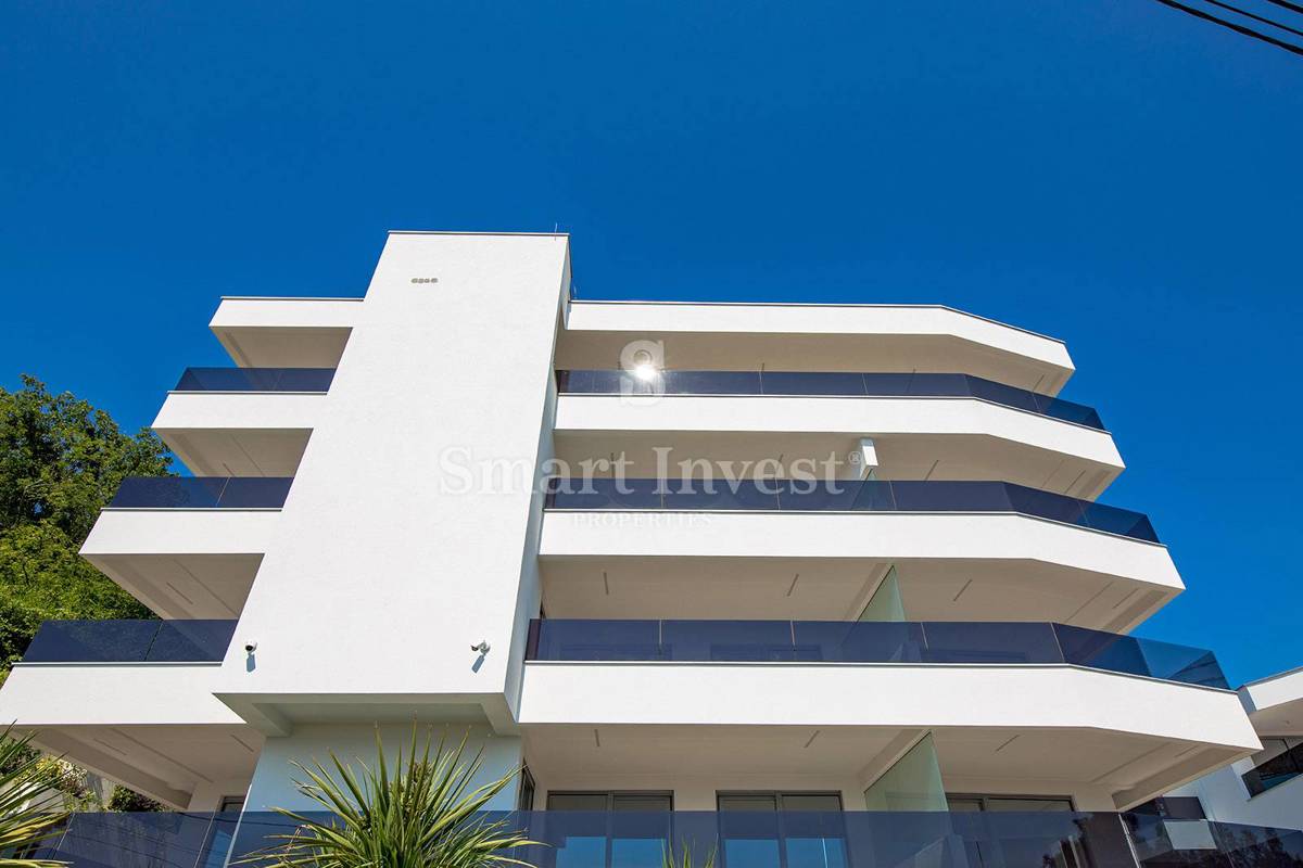 ABBAZIA, lussuoso attico con piscina e vista panoramica sul mare