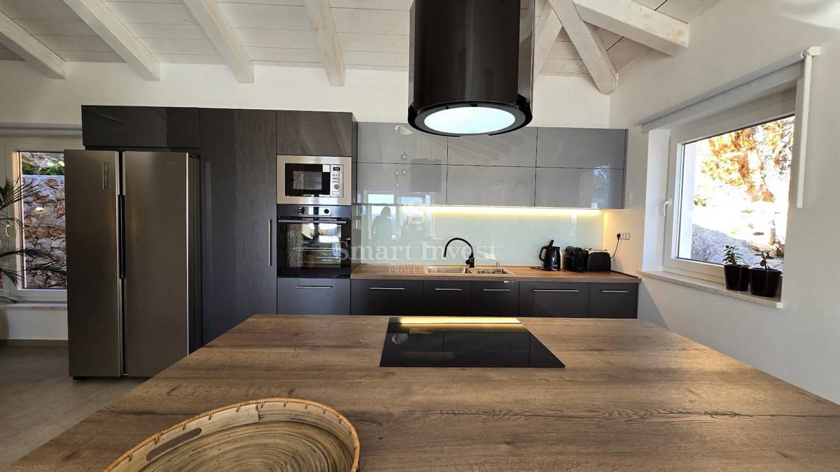 JADRANOVO, villa in pietra con piscina e vista mare