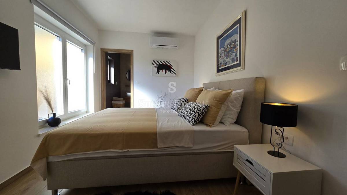 JADRANOVO, villa in pietra con piscina e vista mare