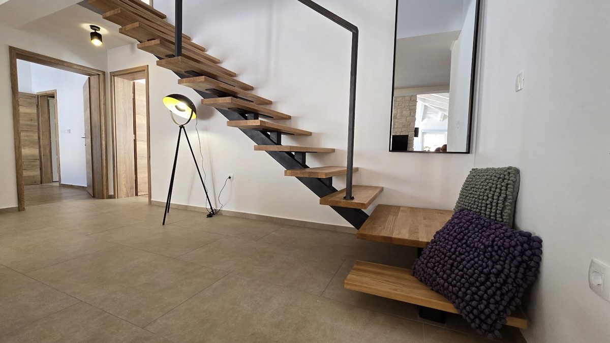 JADRANOVO, villa in pietra con piscina e vista mare