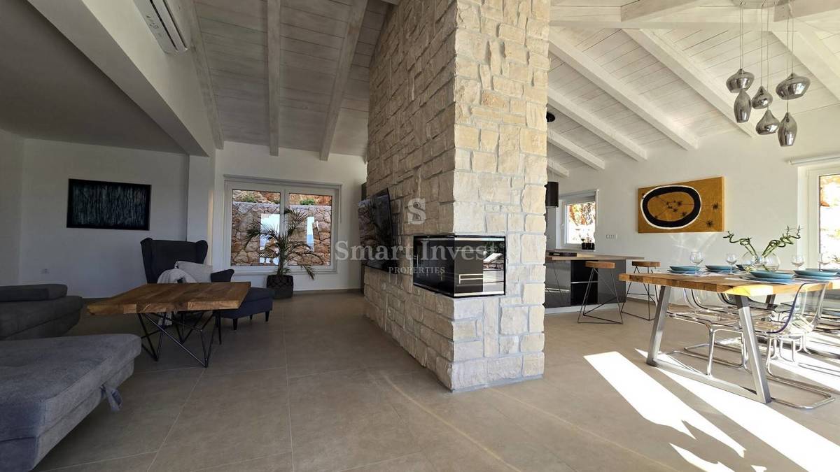 JADRANOVO, villa in pietra con piscina e vista mare