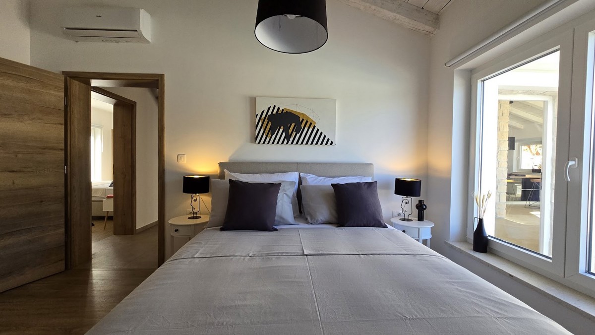 JADRANOVO, villa in pietra con piscina e vista mare