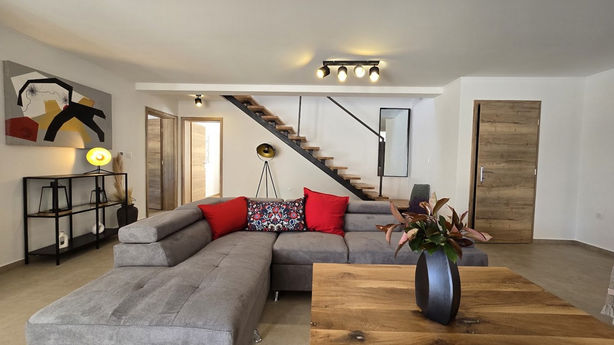 JADRANOVO, villa in pietra con piscina e vista mare