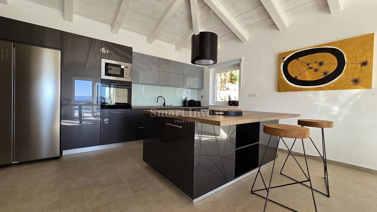 JADRANOVO, villa in pietra con piscina e vista mare