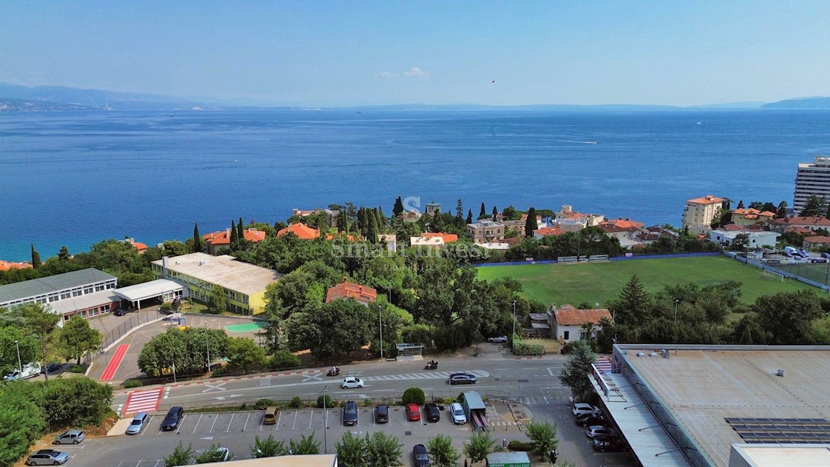 ABBAZIA, appartamento trilocale con vista mare e garage