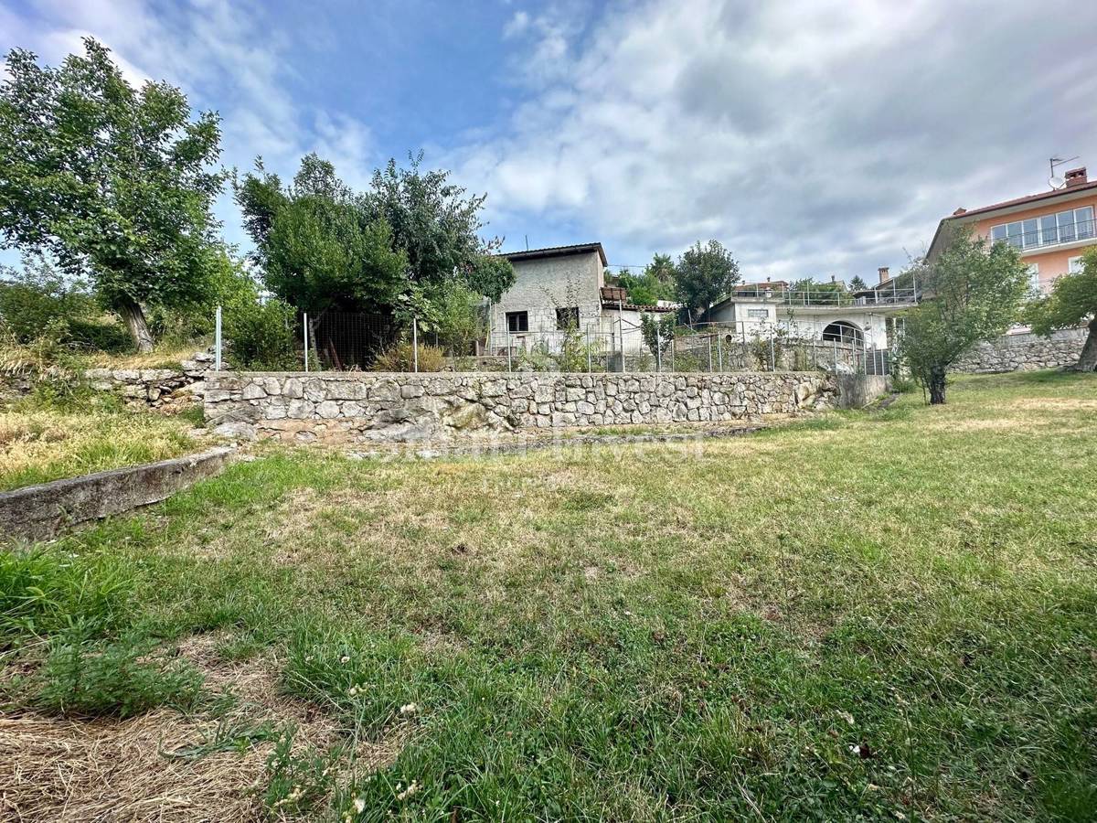 ABBAZIA - POBRI, terreno edificabile con vista parziale sul mare