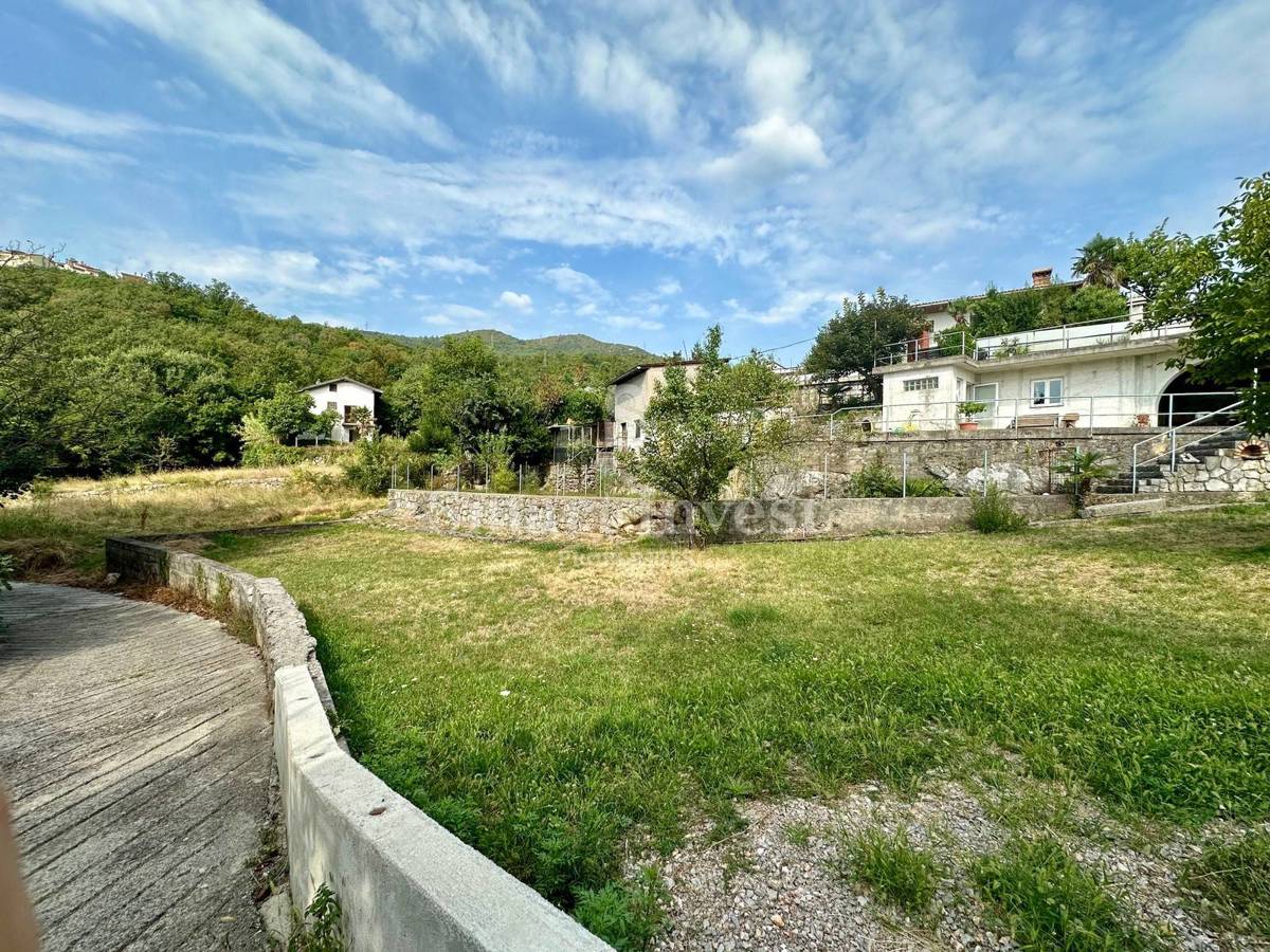 ABBAZIA - POBRI, terreno edificabile con vista parziale sul mare