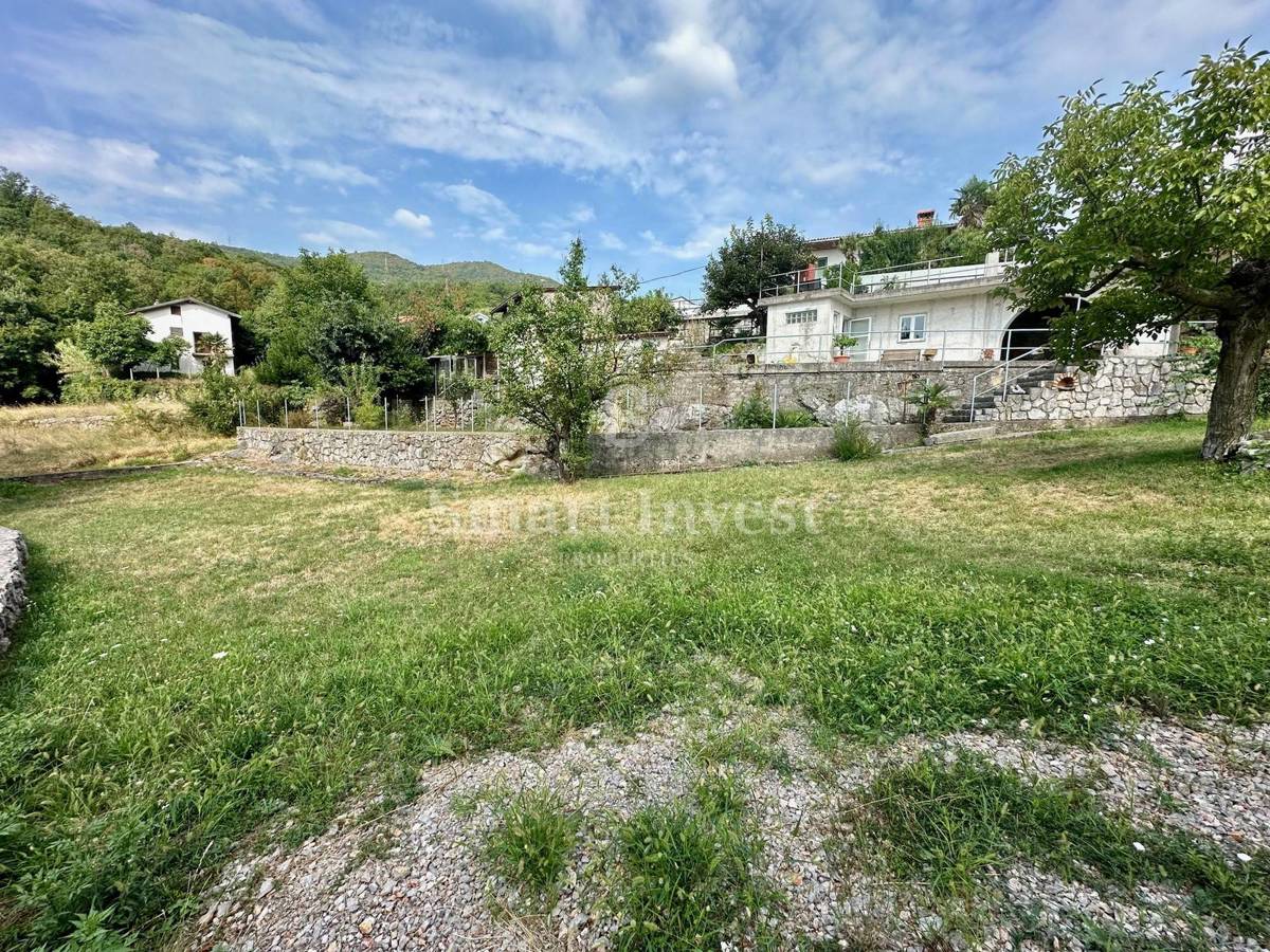 ABBAZIA - POBRI, terreno edificabile con vista parziale sul mare