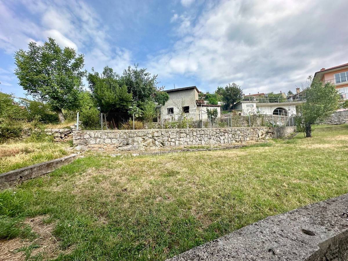 ABBAZIA - POBRI, terreno edificabile con vista parziale sul mare