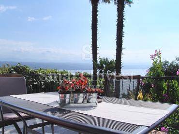OPATIJA, appartamento trilocale con ampia terrazza, vicino al mare