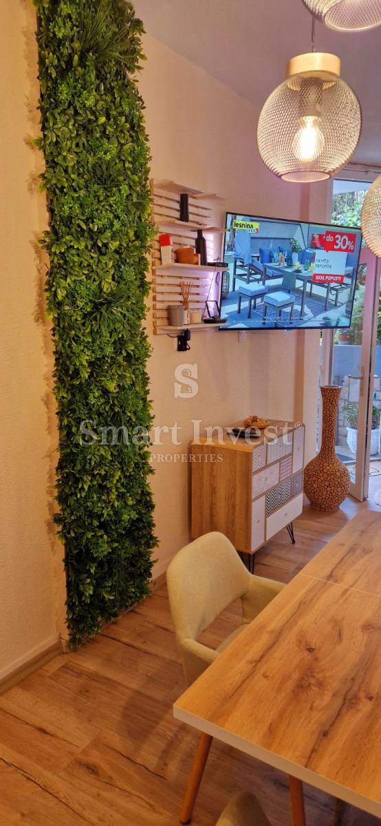 OPATIJA, appartamento trilocale con ampia terrazza, vicino al mare