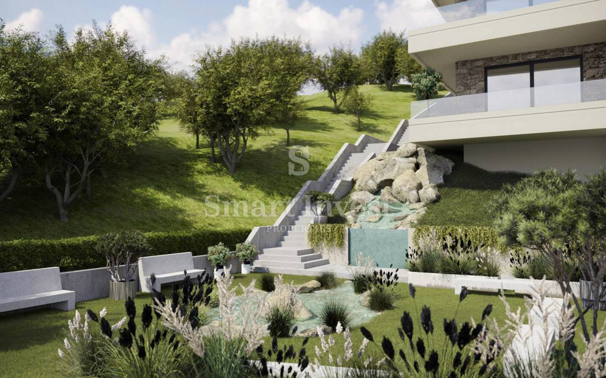 IČIĆI, appartamento trilocale con giardino e vista mare in un nuovo edificio con garage