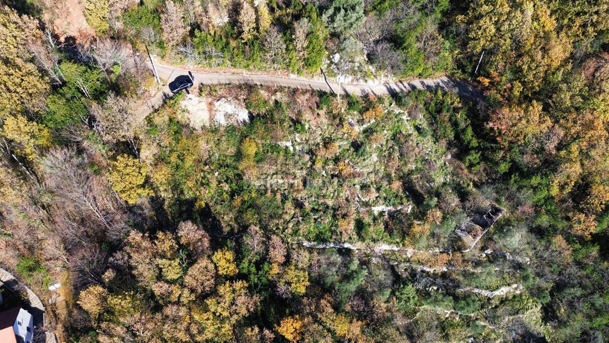 MOŠĆENIČKA DRAGA, terreno con permesso di costruzione per villa vicino al mare