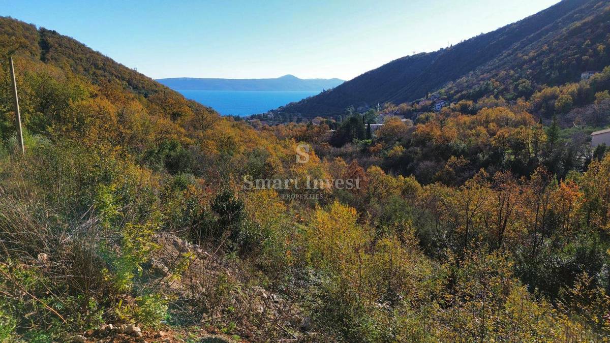 MOŠĆENIČKA DRAGA, terreno con permesso di costruzione per villa vicino al mare