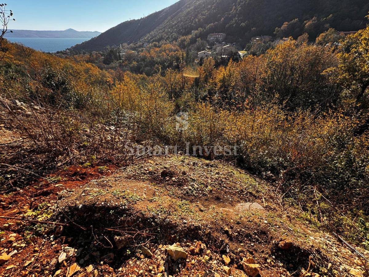 MOŠĆENIČKA DRAGA, terreno con permesso di costruzione per villa vicino al mare