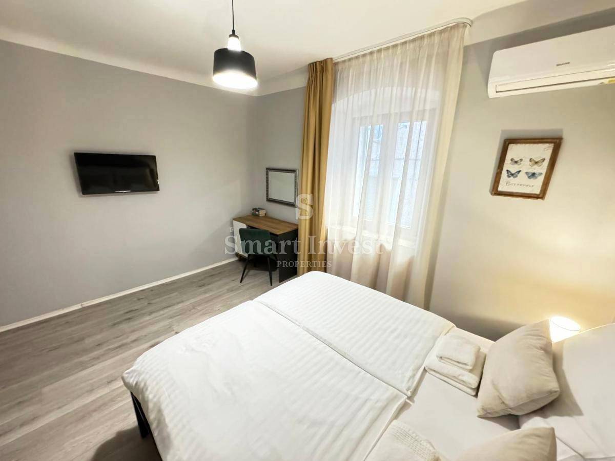 FIUME - CENTRO, due appartamenti con attività commerciale avviata