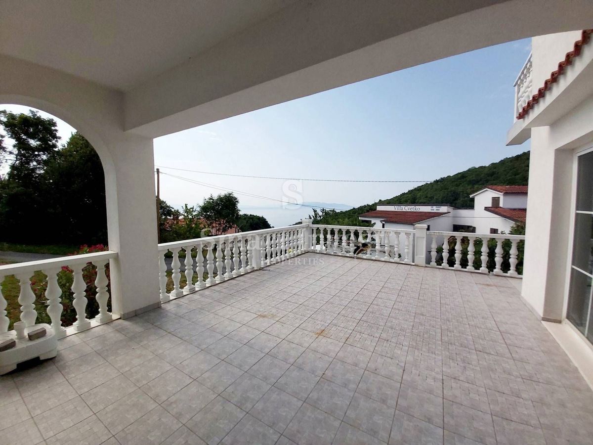 ABBAZIA - POBRI, Casa spaziosa con vista sul mare, in vendita