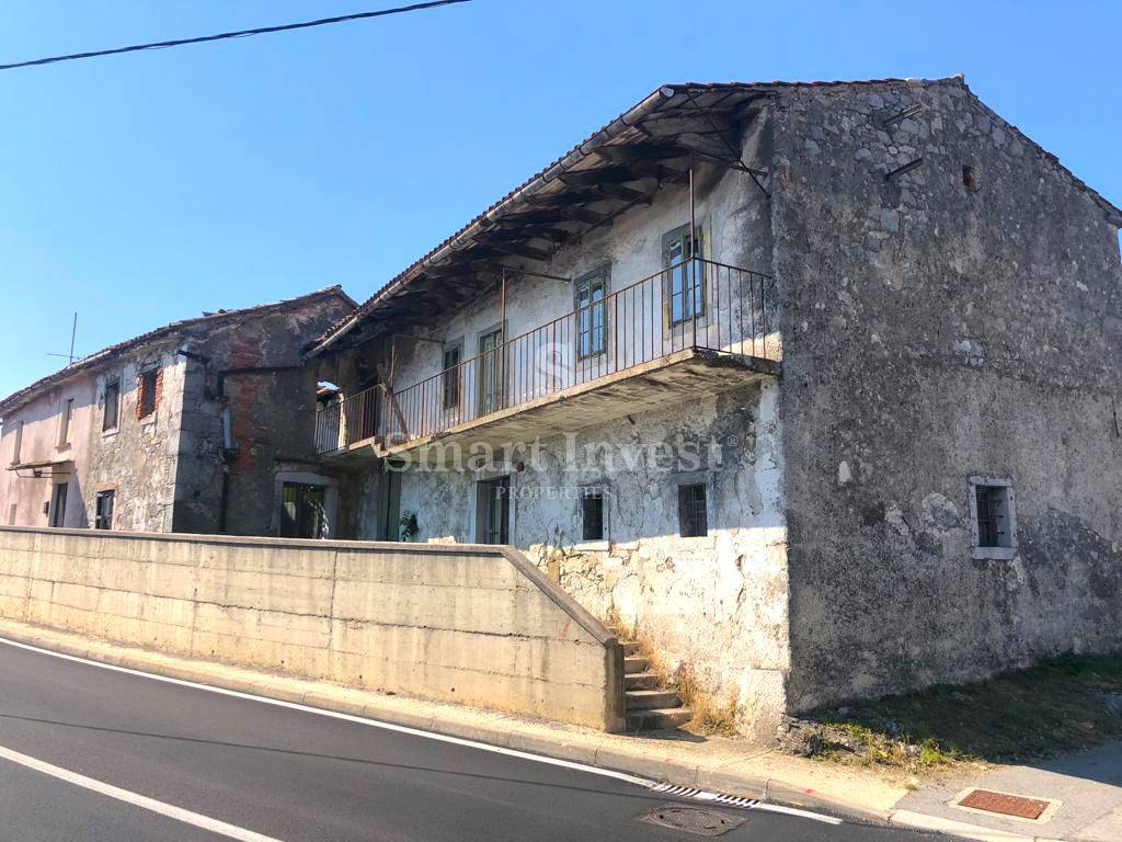 MATULJI - ŠAPJANE, 4 vecchie case da ristrutturare, 248 m2 di terreno, in vendita