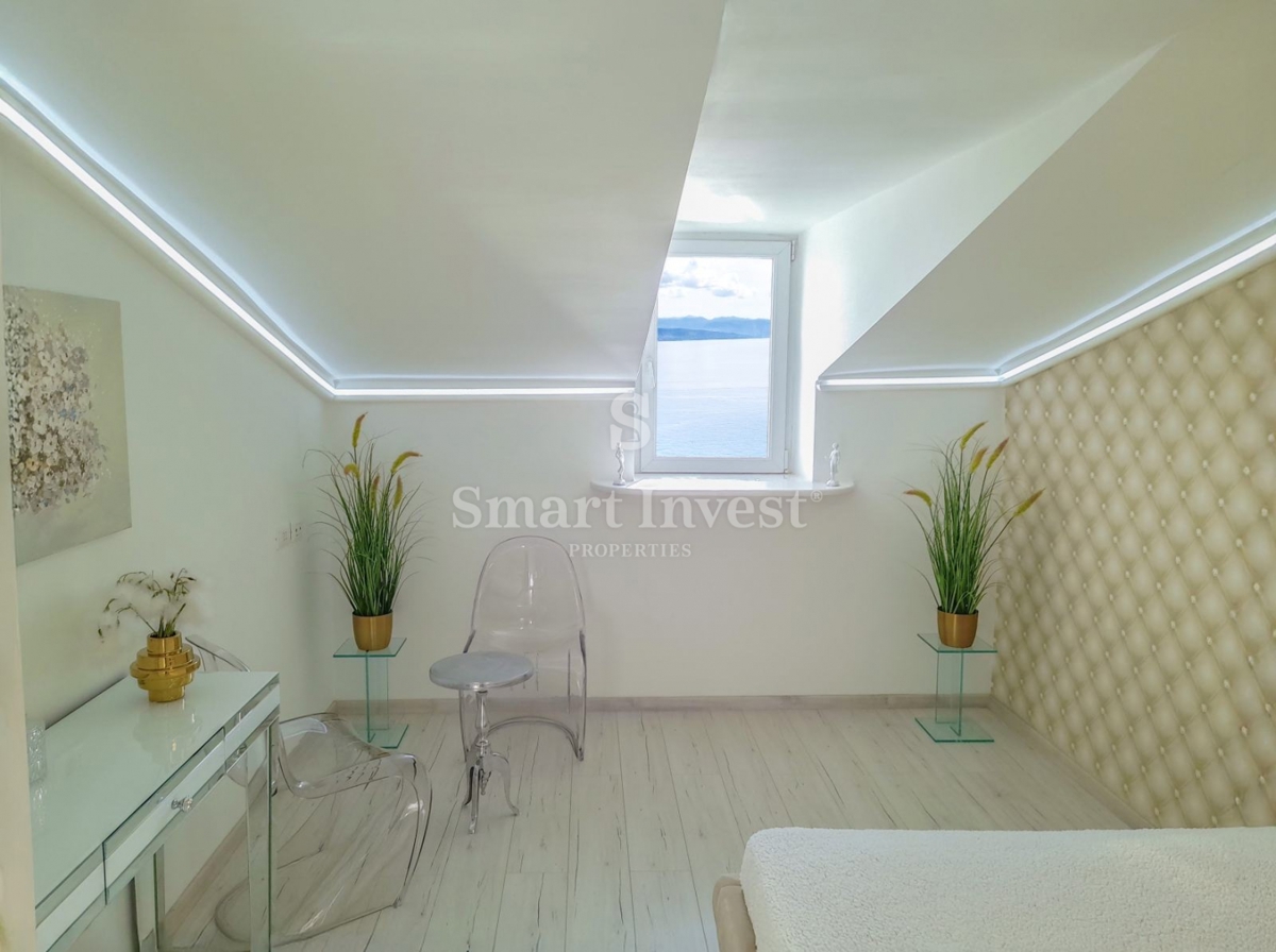 ABBAZIA - CENTRO, appartamento con 3 camere da letto recentemente ristrutturato in una villa sul mare