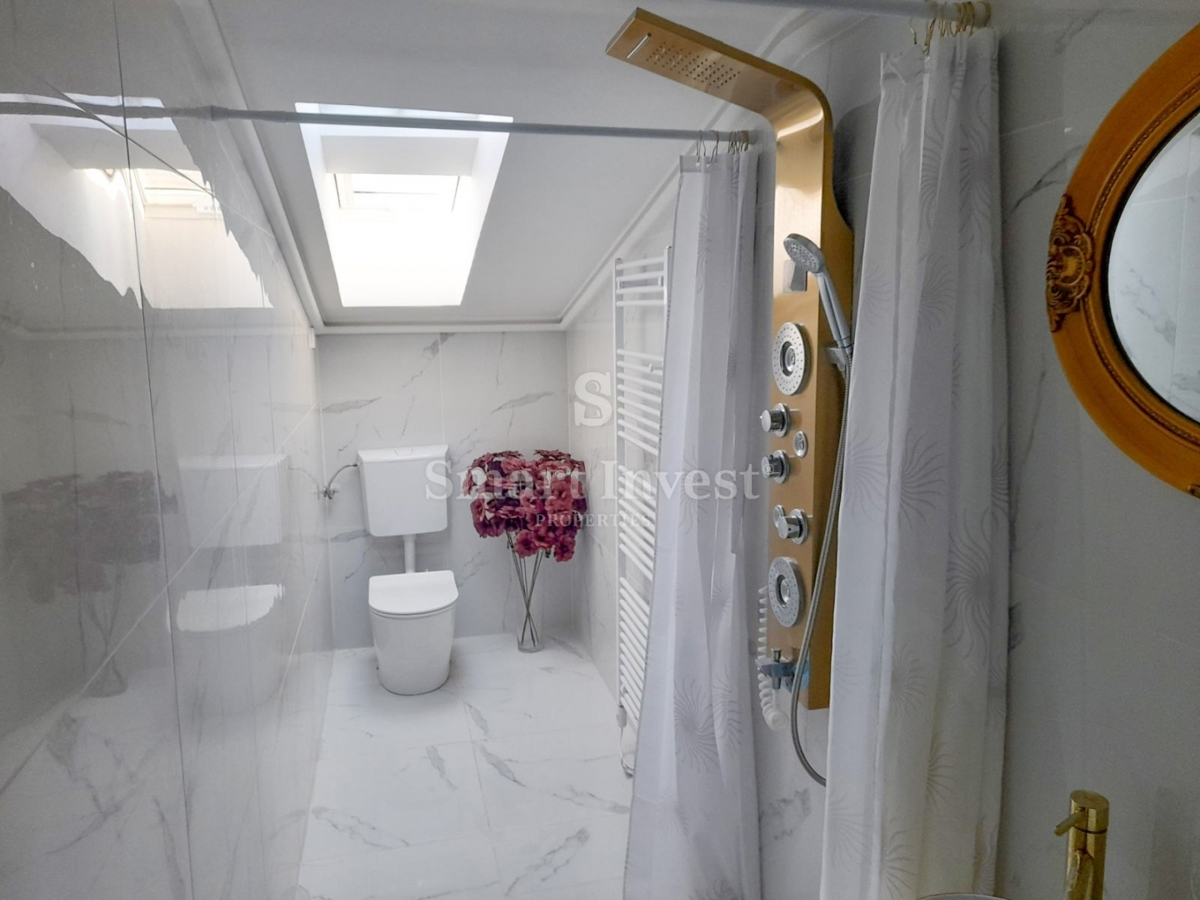 ABBAZIA - CENTRO, appartamento con 3 camere da letto recentemente ristrutturato in una villa sul mare