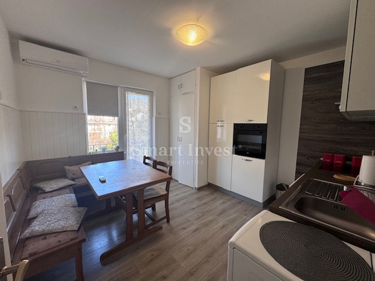 LOVRAN, appartamento trilocale con vista mare e garage, vicino al mare