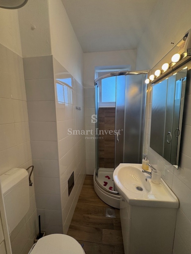 LOVRAN, appartamento trilocale con vista mare e garage, vicino al mare