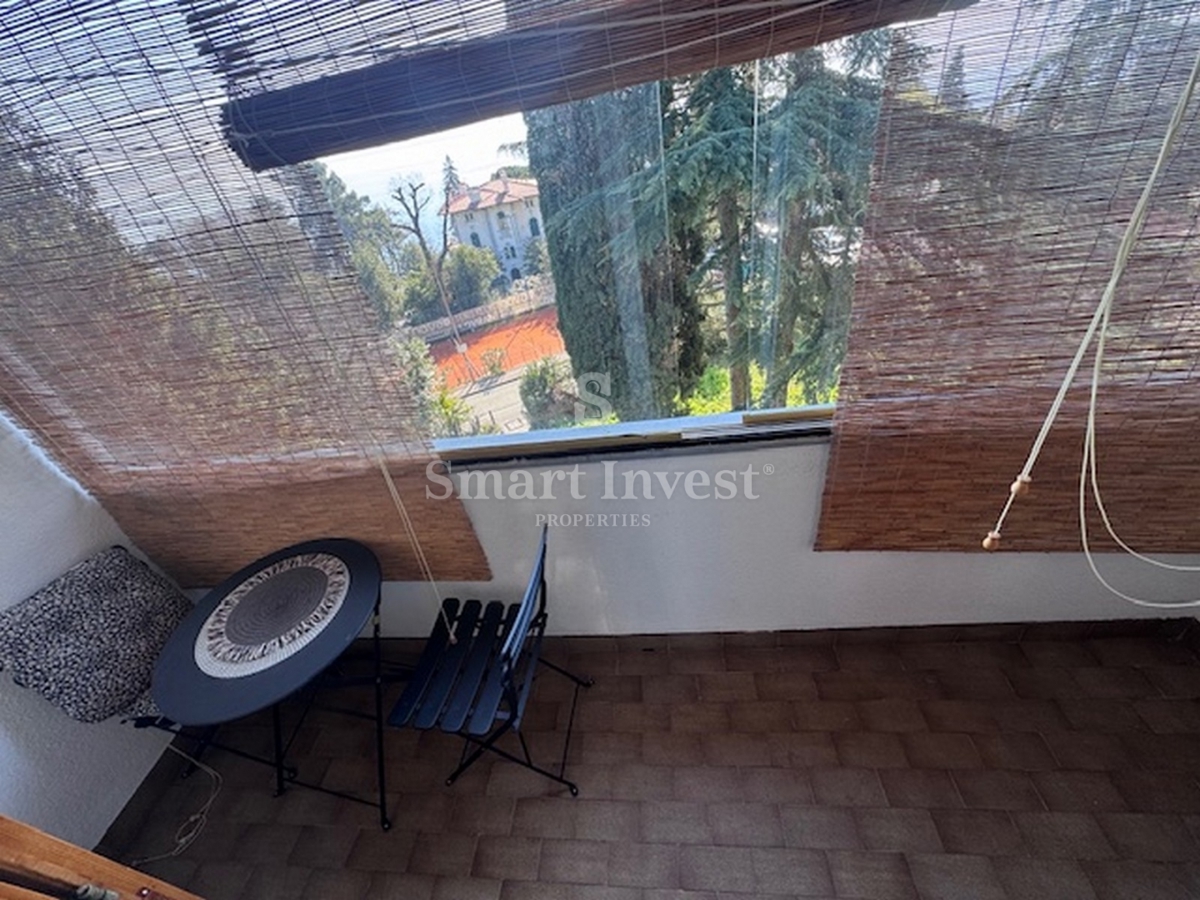 LOVRAN, appartamento trilocale con vista mare e garage, vicino al mare