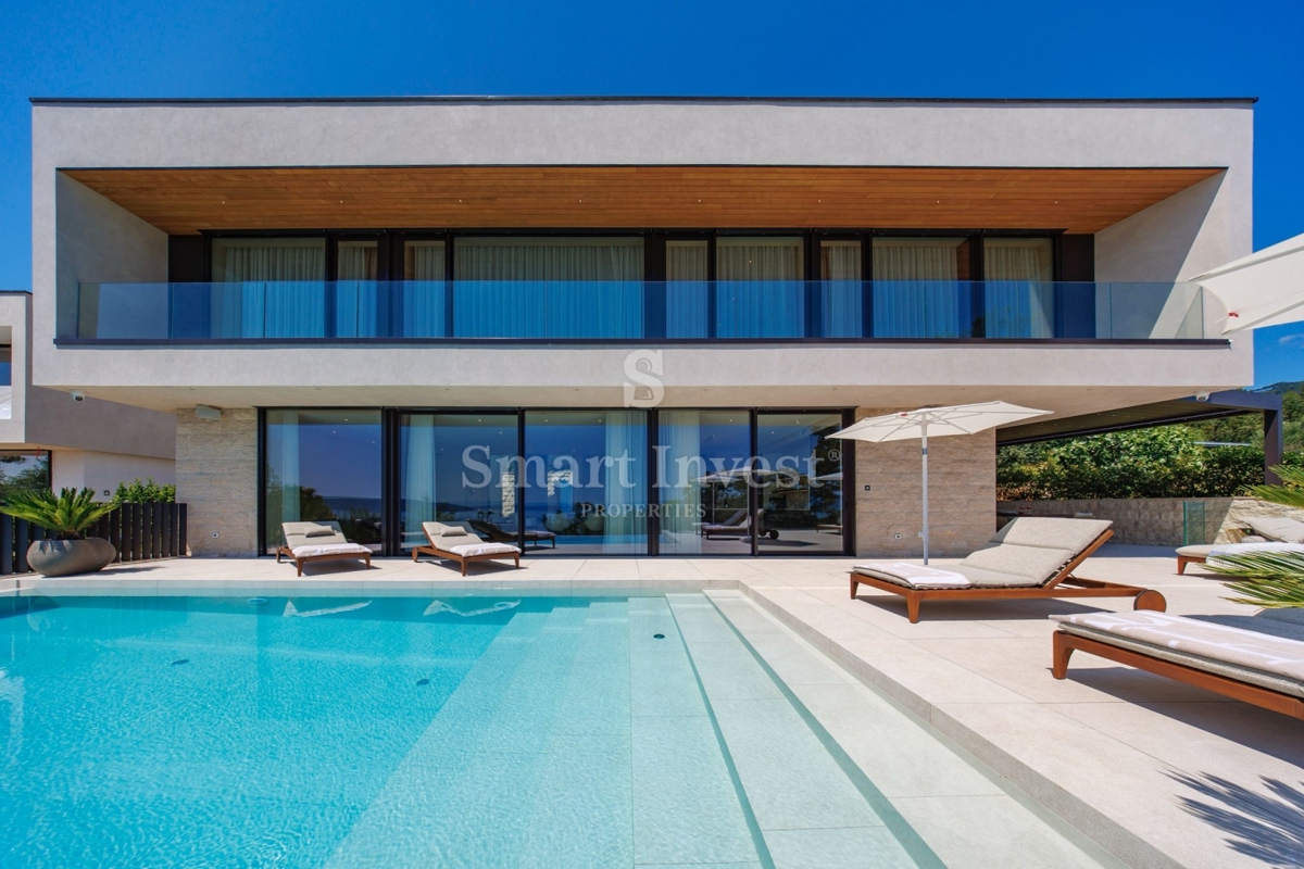 MOŠĆENIČKA DRAGA, villa di lusso con piscina e vista panoramica sul mare