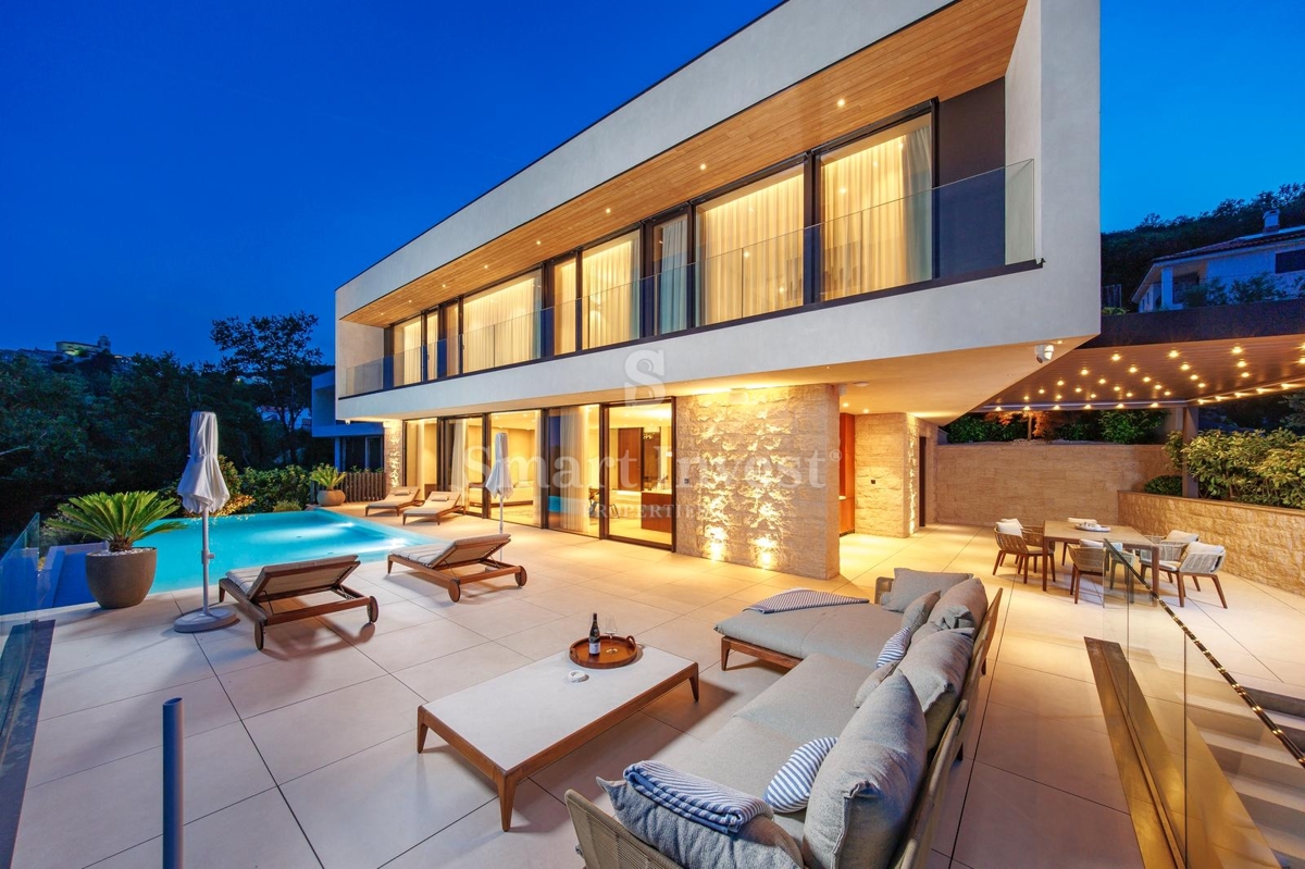 MOŠĆENIČKA DRAGA, villa di lusso con piscina e vista panoramica sul mare