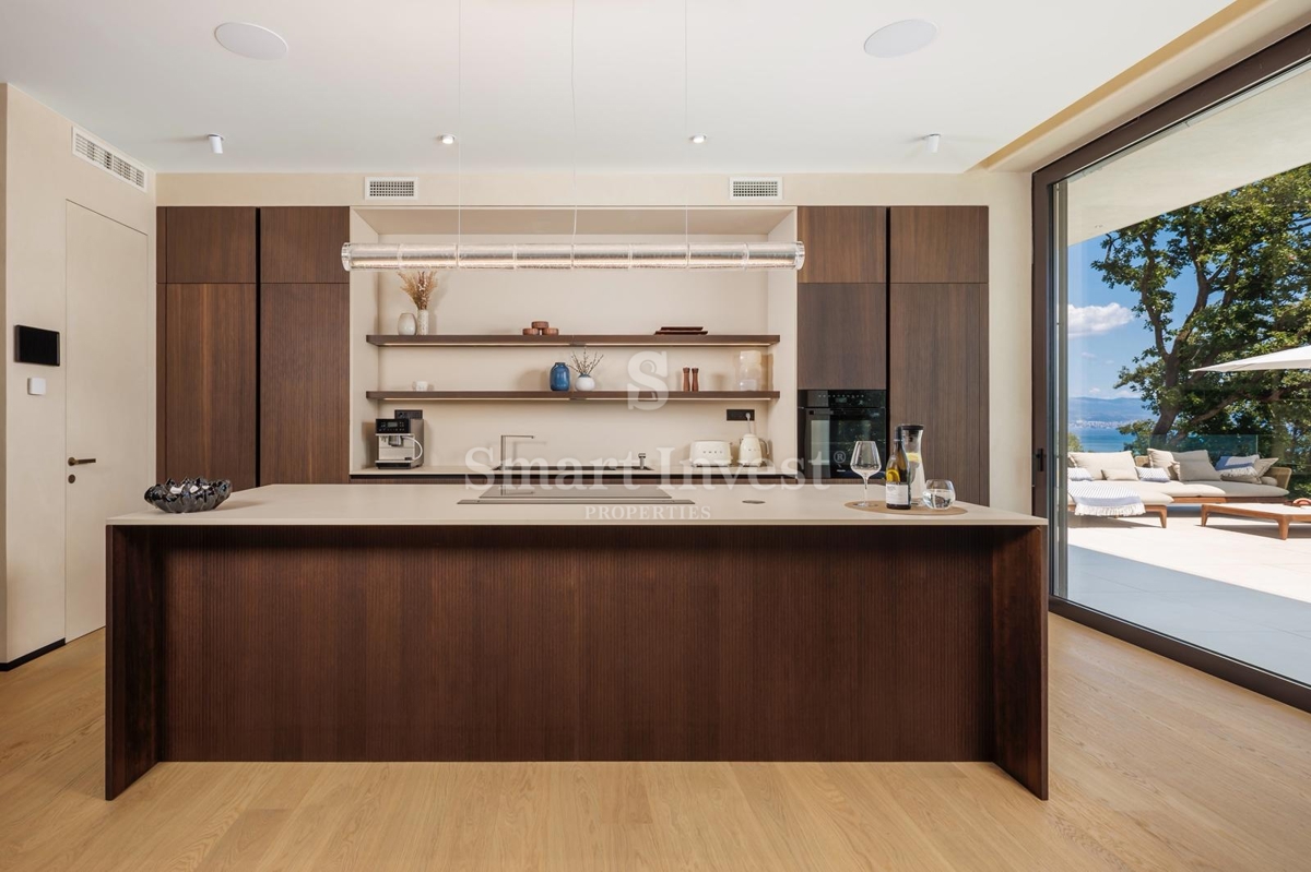 MOŠĆENIČKA DRAGA, villa di lusso con piscina e vista panoramica sul mare