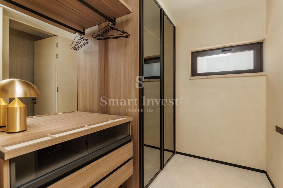 MOŠĆENIČKA DRAGA, villa di lusso con piscina e vista panoramica sul mare