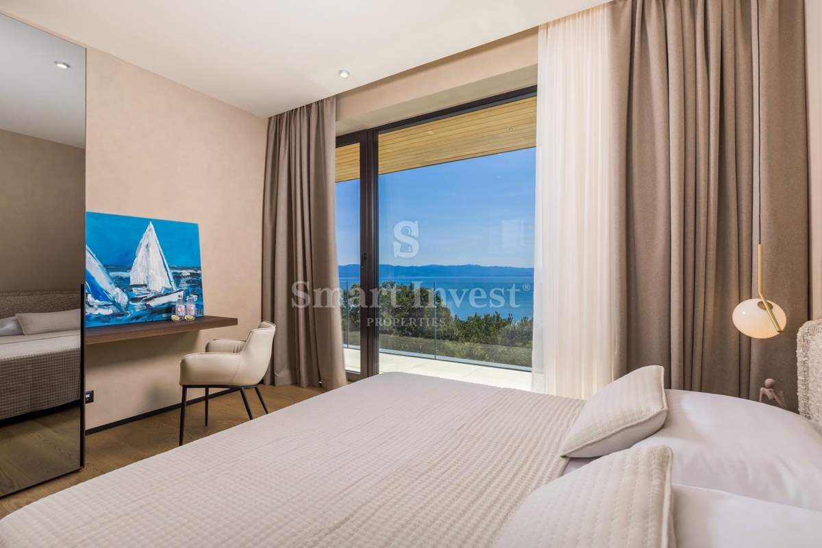 MOŠĆENIČKA DRAGA, villa di lusso con piscina e vista panoramica sul mare