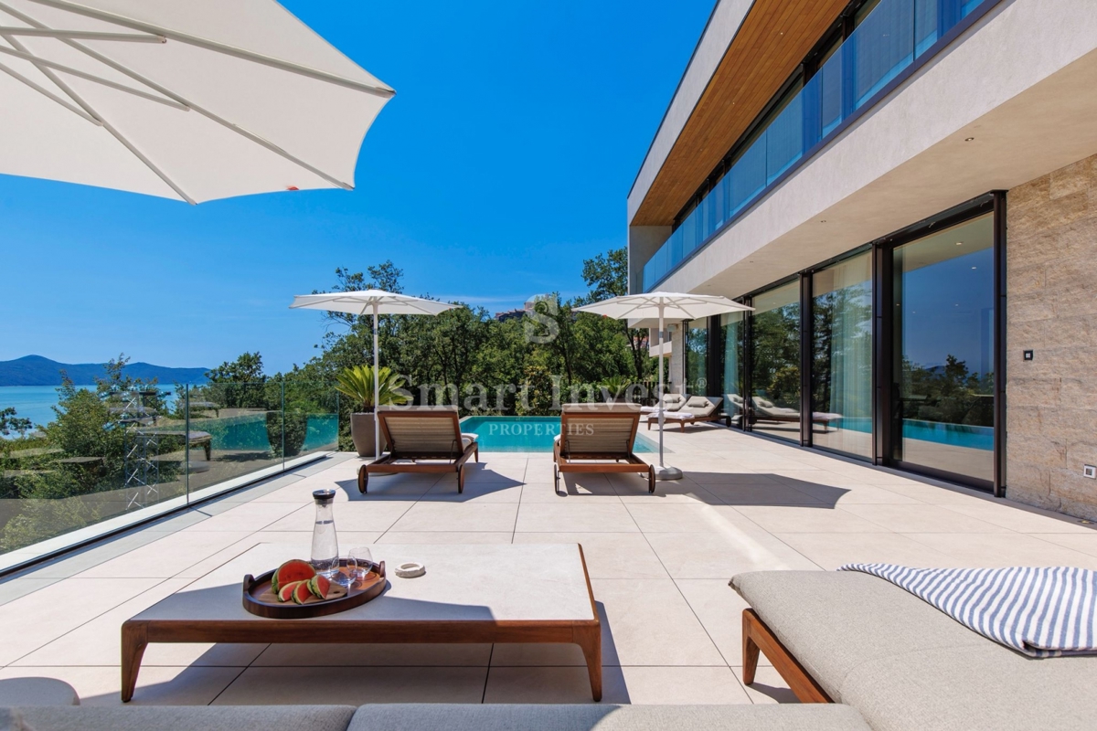 MOŠĆENIČKA DRAGA, villa di lusso con piscina e vista panoramica sul mare