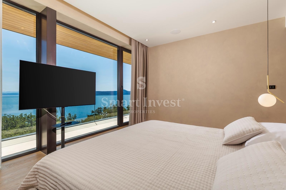 MOŠĆENIČKA DRAGA, villa di lusso con piscina e vista panoramica sul mare