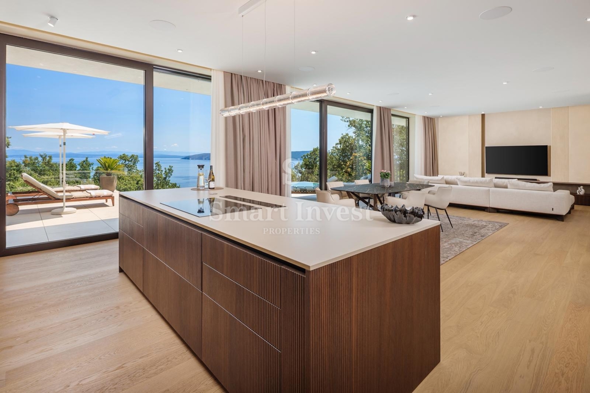 MOŠĆENIČKA DRAGA, villa di lusso con piscina e vista panoramica sul mare