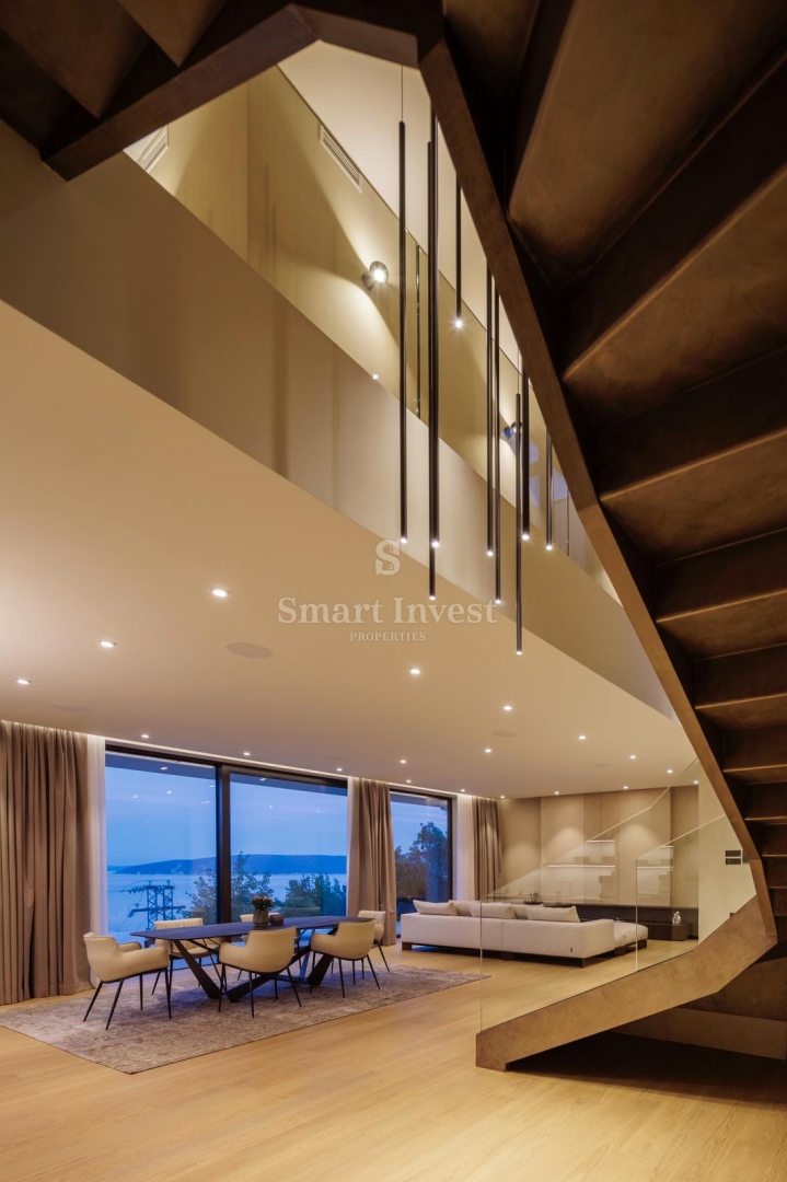 MOŠĆENIČKA DRAGA, villa di lusso con piscina e vista panoramica sul mare