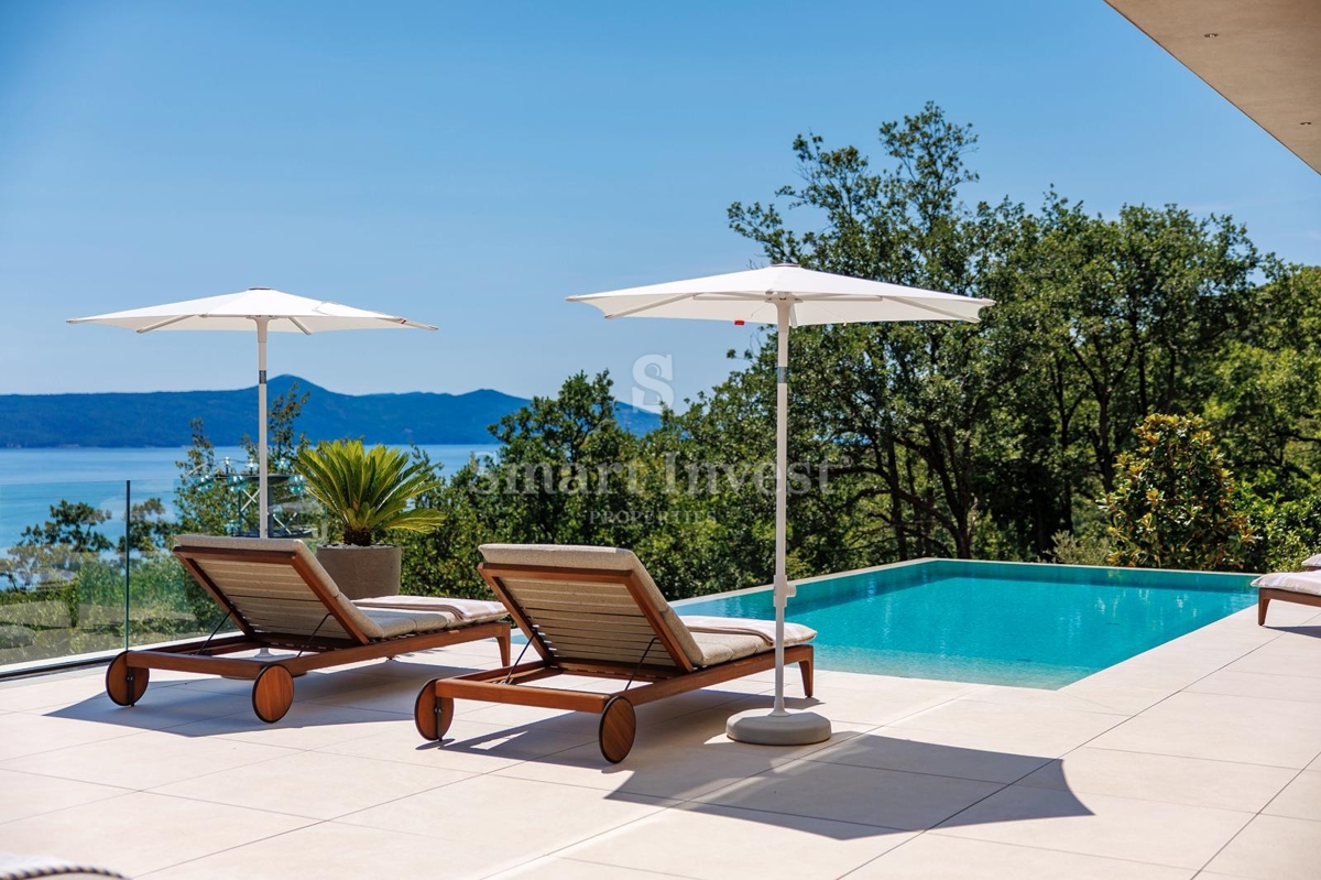 MOŠĆENIČKA DRAGA, villa di lusso con piscina e vista panoramica sul mare