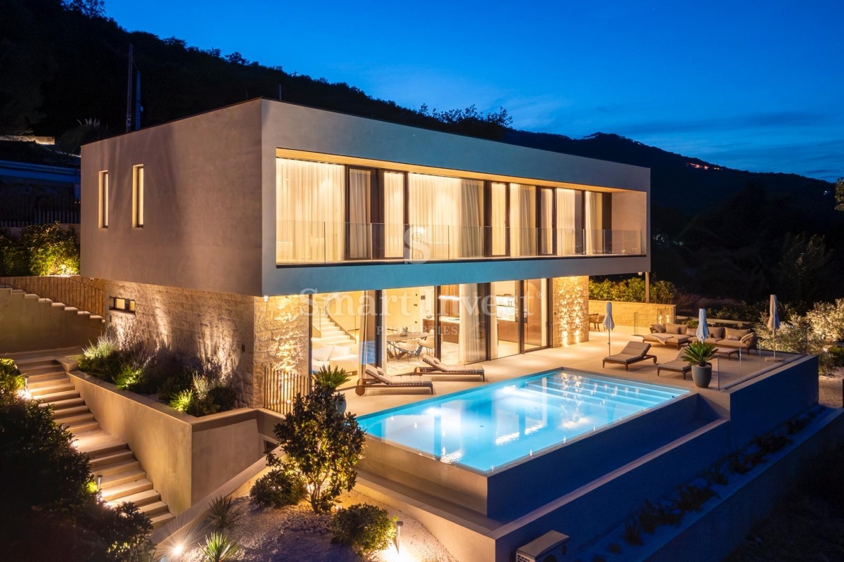 MOŠĆENIČKA DRAGA, villa di lusso con piscina e vista panoramica sul mare