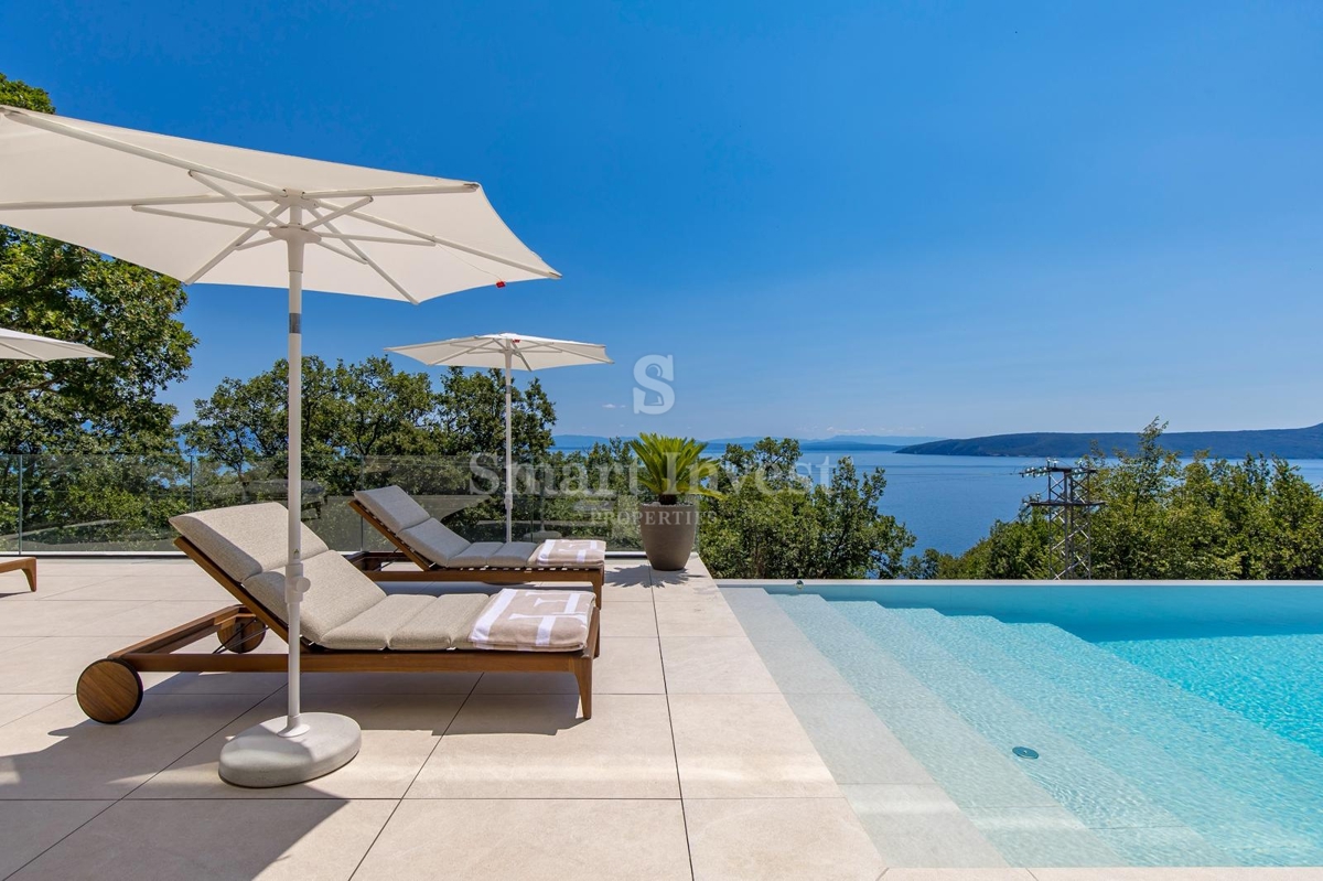 MOŠĆENIČKA DRAGA, villa di lusso con piscina e vista panoramica sul mare
