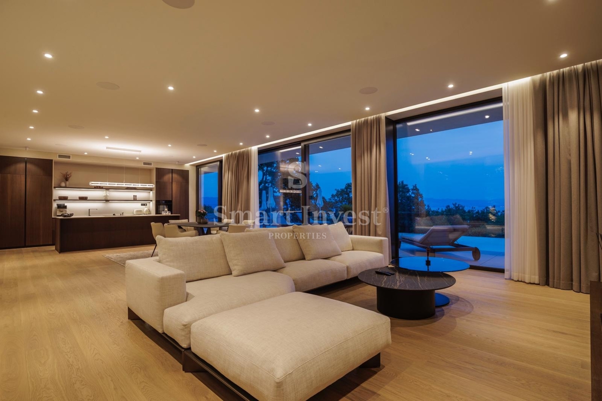 MOŠĆENIČKA DRAGA, villa di lusso con piscina e vista panoramica sul mare