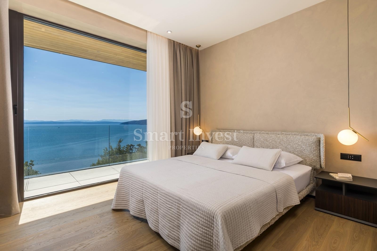 MOŠĆENIČKA DRAGA, villa di lusso con piscina e vista panoramica sul mare