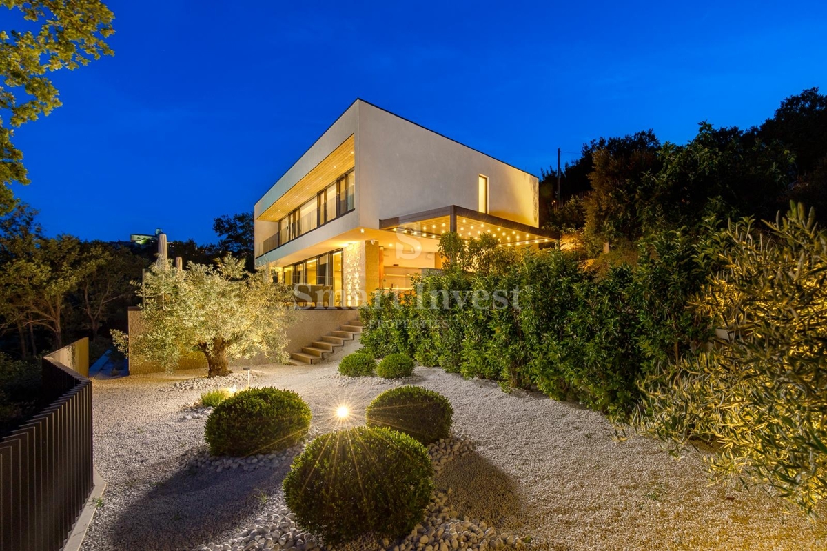 MOŠĆENIČKA DRAGA, villa di lusso con piscina e vista panoramica sul mare