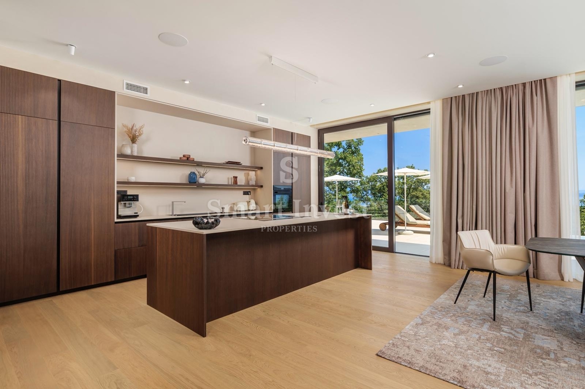 MOŠĆENIČKA DRAGA, villa di lusso con piscina e vista panoramica sul mare