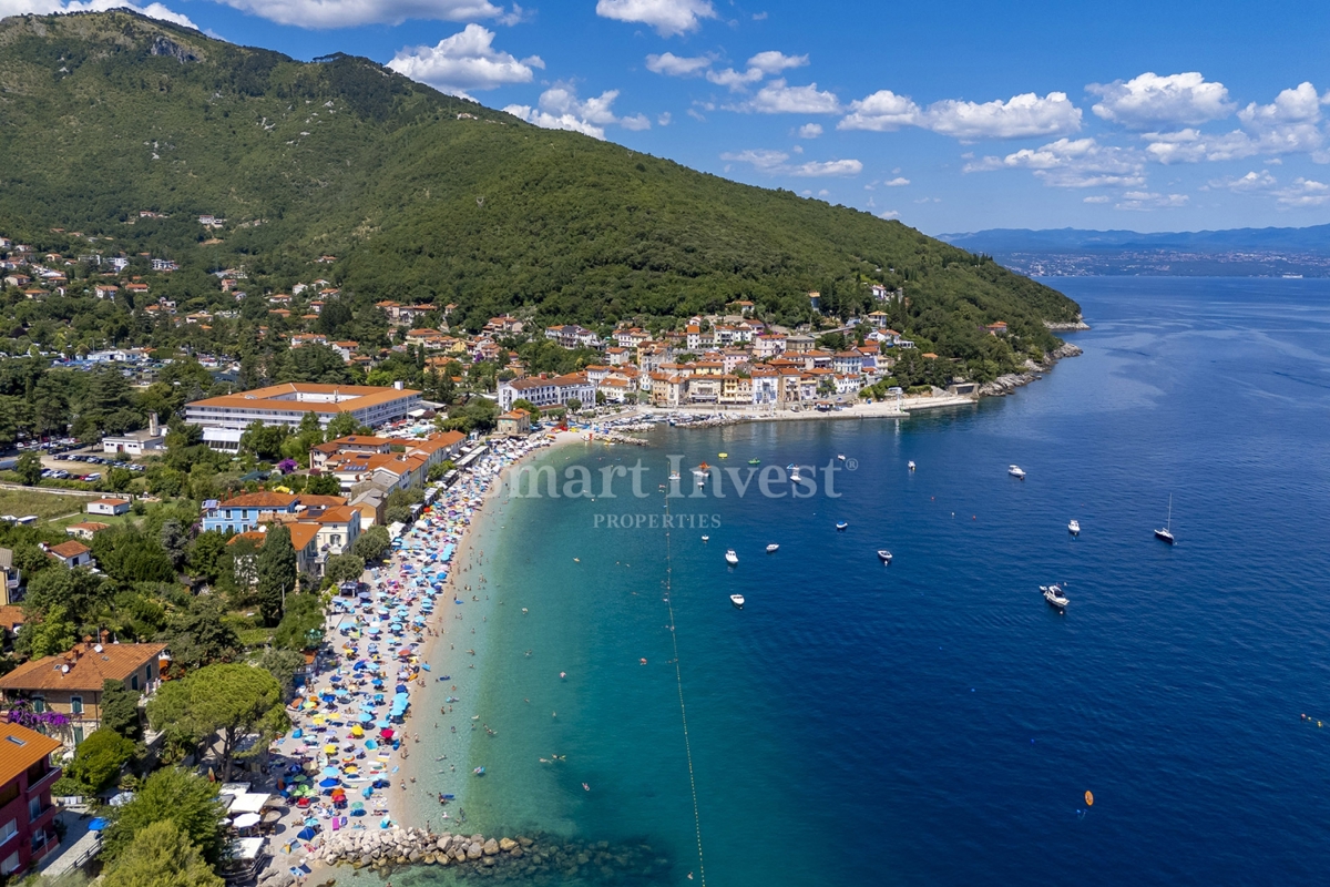 MOŠĆENIČKA DRAGA, villa di lusso con piscina e vista panoramica sul mare