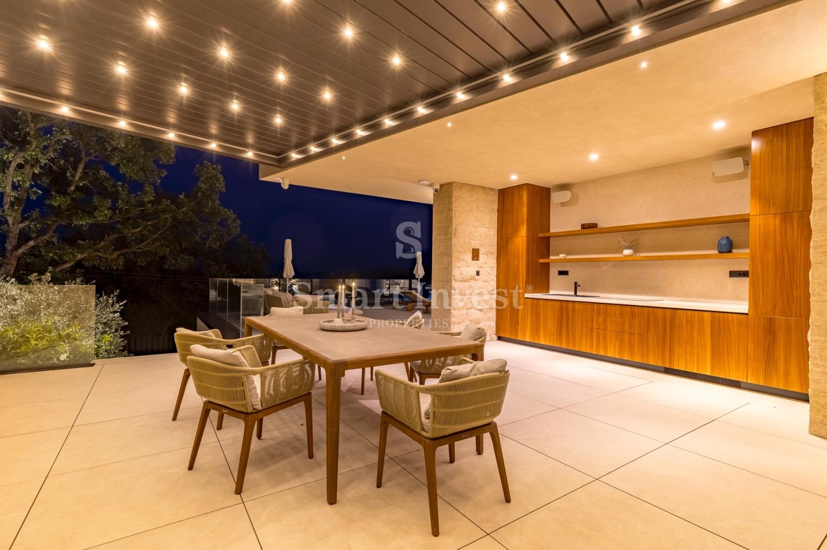 MOŠĆENIČKA DRAGA, villa di lusso con piscina e vista panoramica sul mare