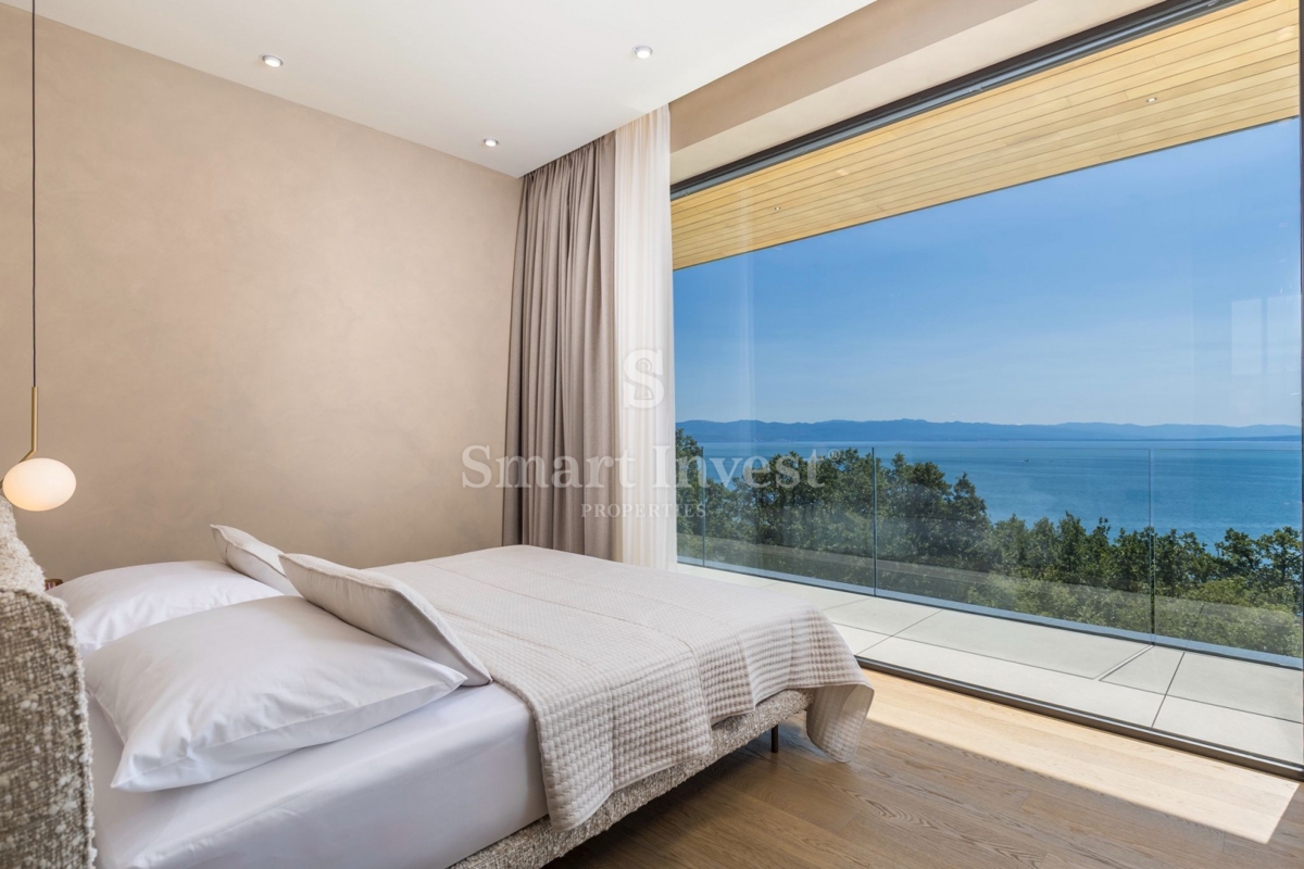 MOŠĆENIČKA DRAGA, villa di lusso con piscina e vista panoramica sul mare