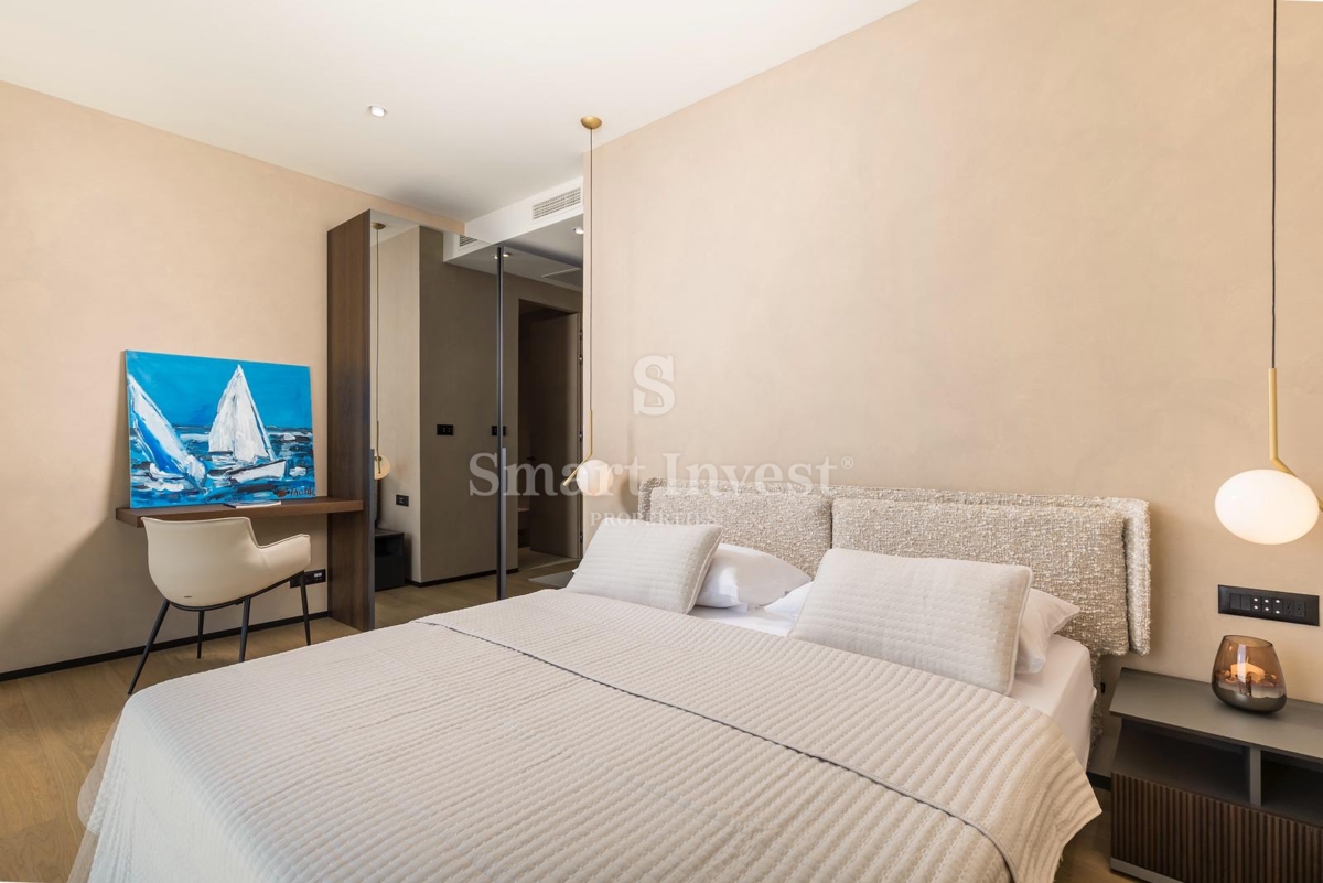 MOŠĆENIČKA DRAGA, villa di lusso con piscina e vista panoramica sul mare