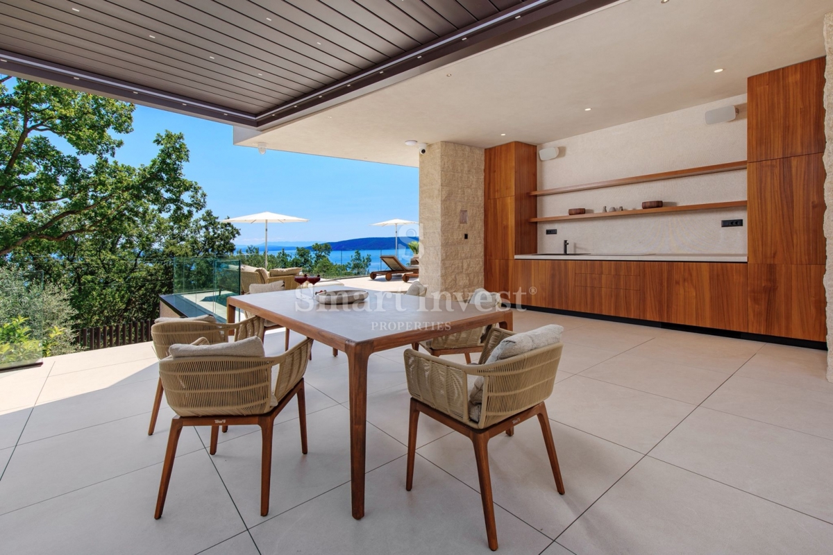 MOŠĆENIČKA DRAGA, villa di lusso con piscina e vista panoramica sul mare