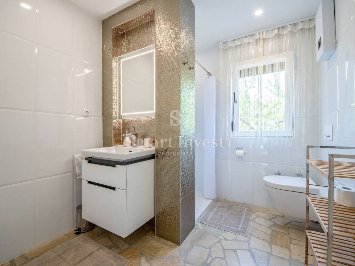 LOVRAN, casa indipendente con 3 appartamenti, piscina e vista mare